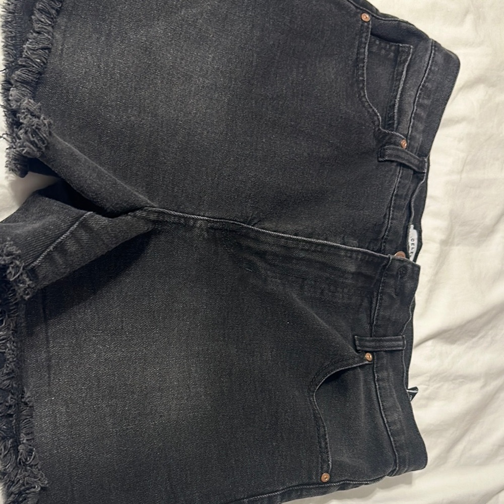 Chic Black Frayed Hem Shorts